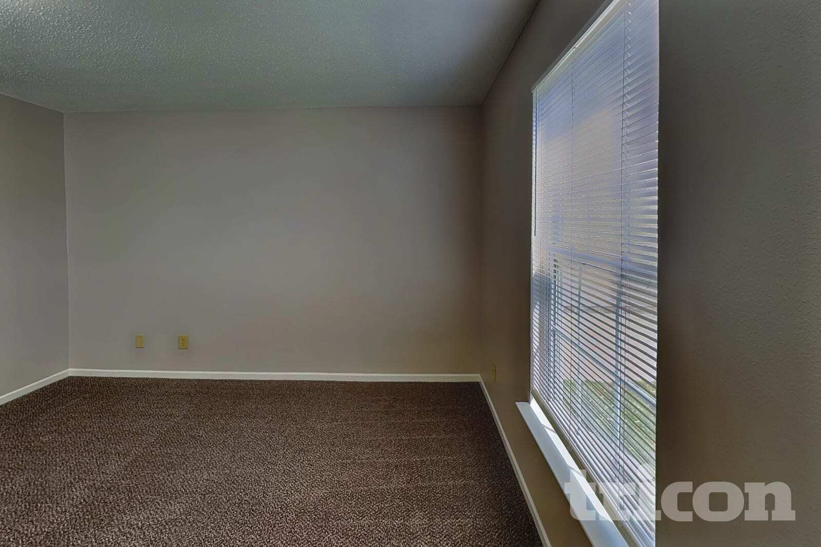 Building Photo - 746 Streamside Dr