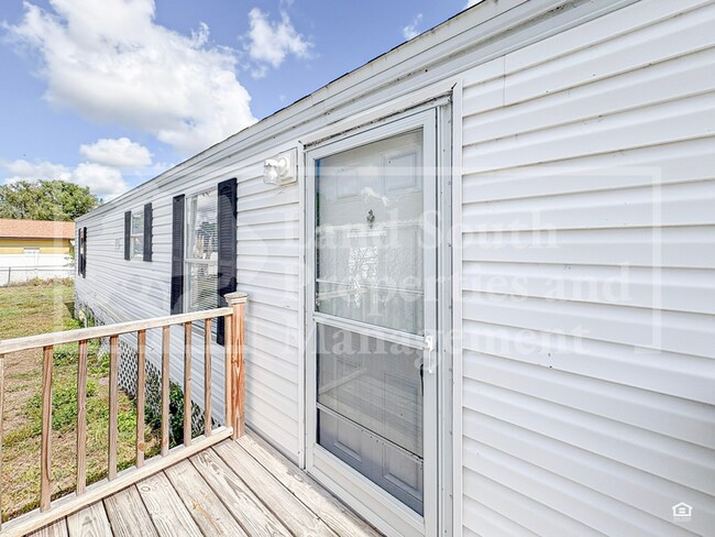 Building Photo - 1165 Meadow Lawn Street