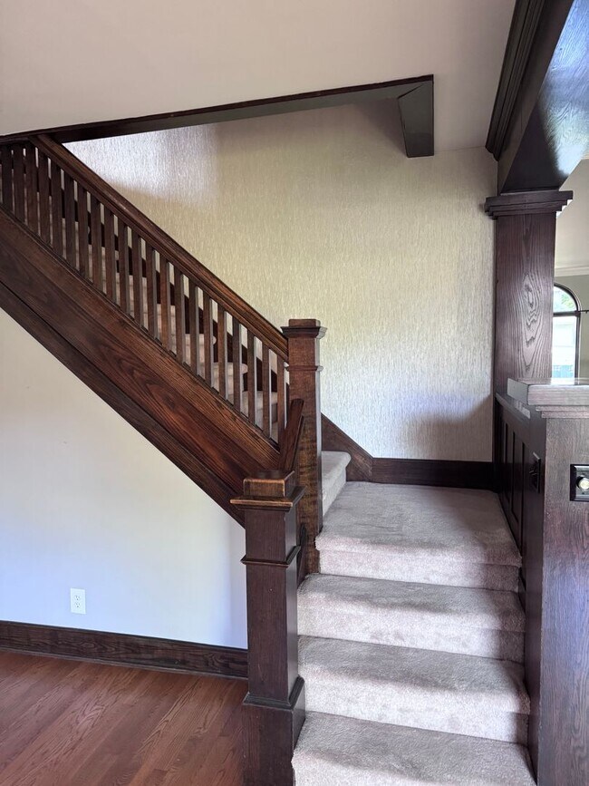 Building Photo - Historical Duplex - Spacious 3 Bedroom, 2.5 Bath Duplex with fenced in private patio.