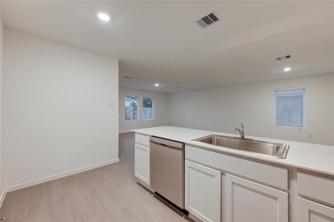 Building Photo - 1610 Birch Wood Dr