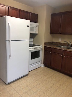 Building Photo - 132 Jesters Ln