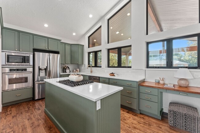 Building Photo - Exceptional Boise West Bench Home