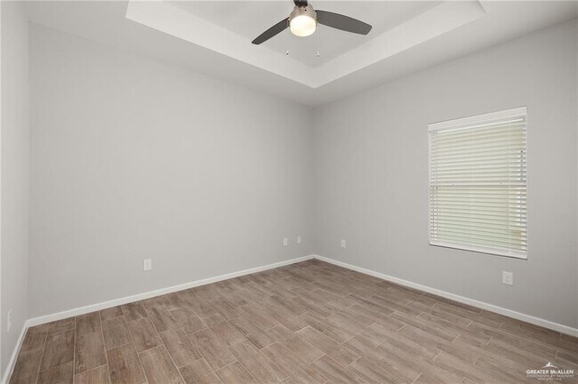 Building Photo - 18 W Hyatt Ave