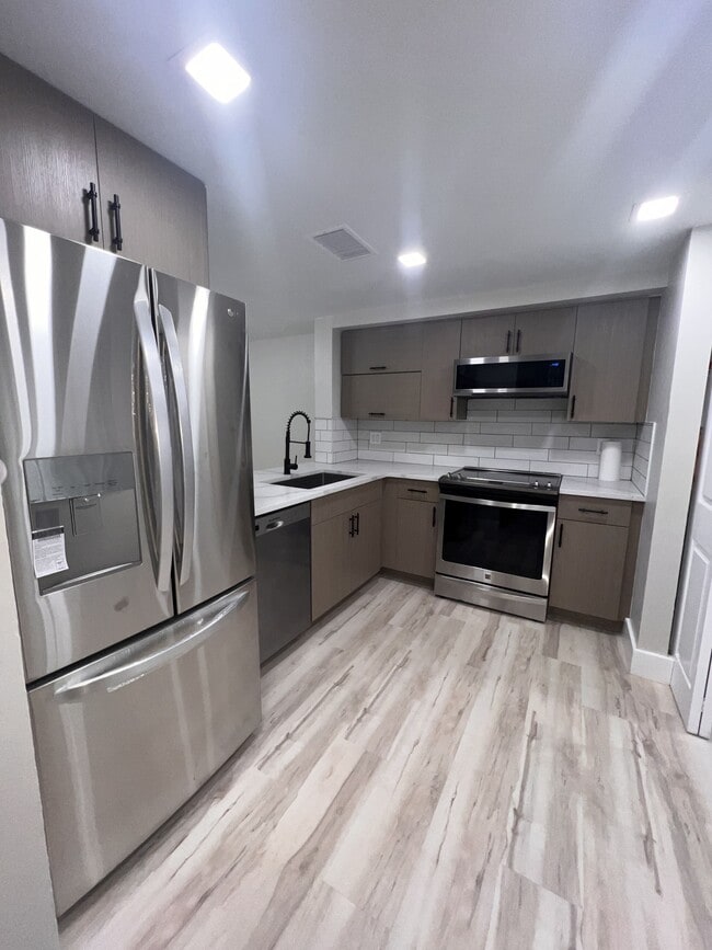 Building Photo - 4746 NW 89th Ave