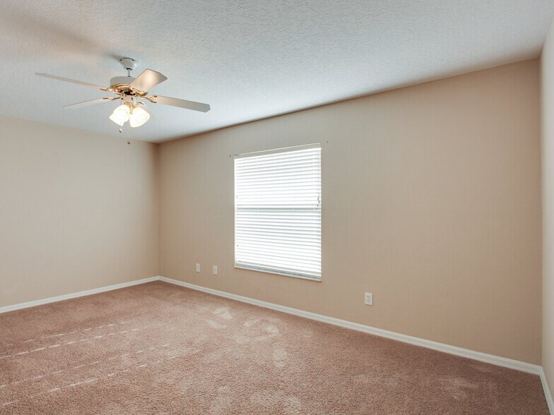 Building Photo - 6010 33rd Dr E