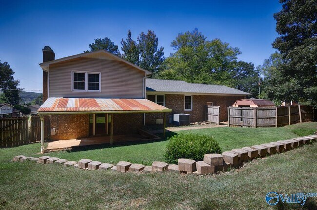 Building Photo - 8002 Greenwillow Ct SE