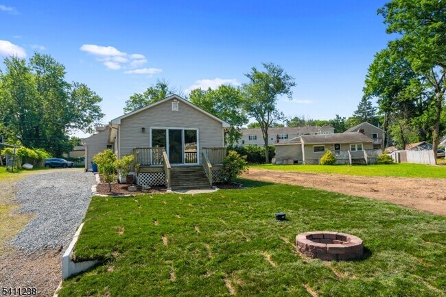 Building Photo - 18 W River Styx Rd