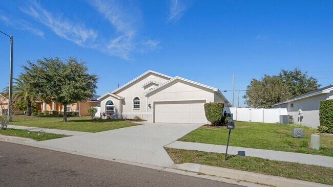 Building Photo - 518 Highland Meadows St