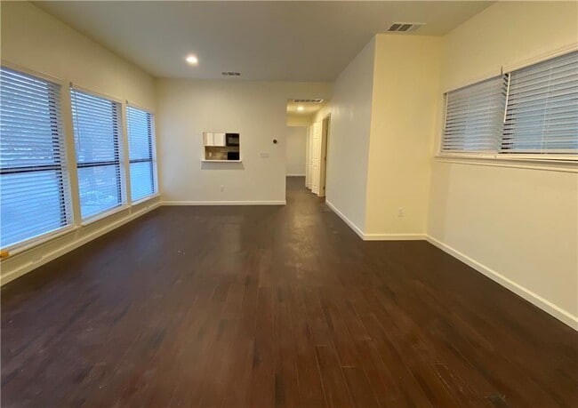 Building Photo - 6600 Valleyside Rd