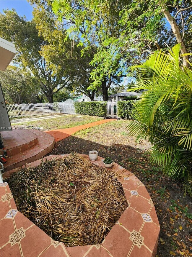 Building Photo - 1030 NW 48th St