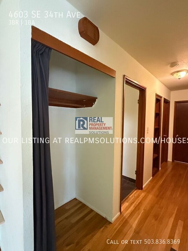 Building Photo - 4603 SE 34th Ave