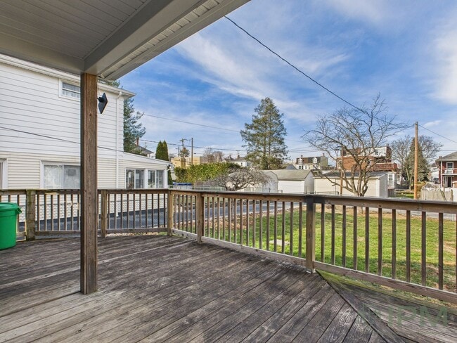 Building Photo - Charming 2 Bedroom Located in Central School District Available Now