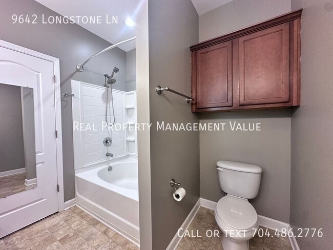 Building Photo - 9642 Longstone Ln
