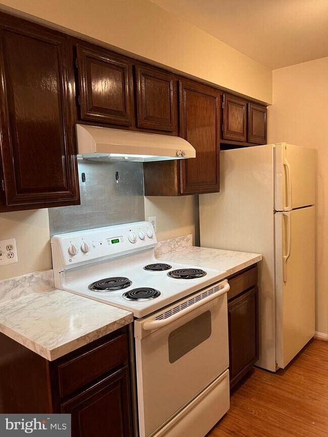 Building Photo - 6015 Bitternut Dr