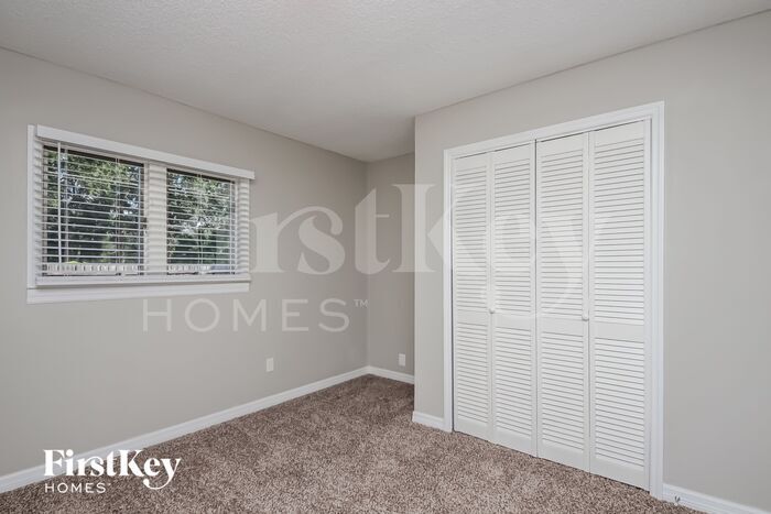 Building Photo - 881 Park Manor Dr