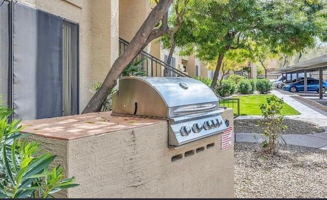 Building Photo - 4925 E Desert Cove Ave