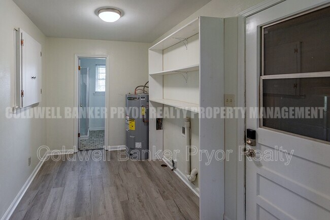 Building Photo - 1225 Panorama Dr