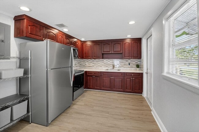 Building Photo - 239 NW 6th Ave