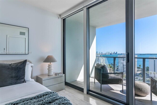 Building Photo - 1451 Brickell Ave