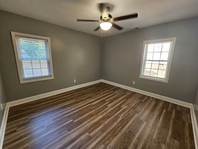 Building Photo - 1301 Ray Ave