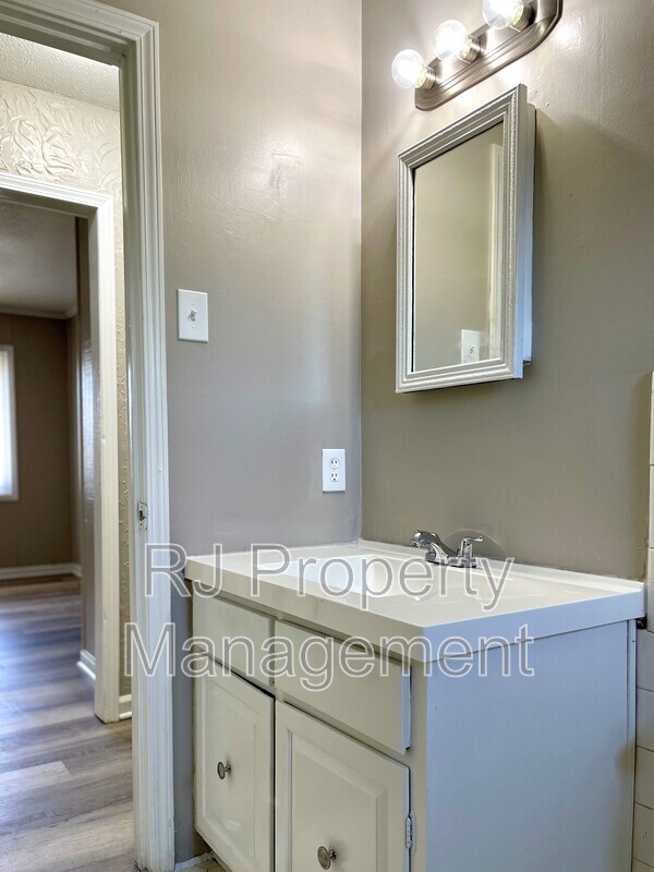 Building Photo - 5368 Scottsdale Ave