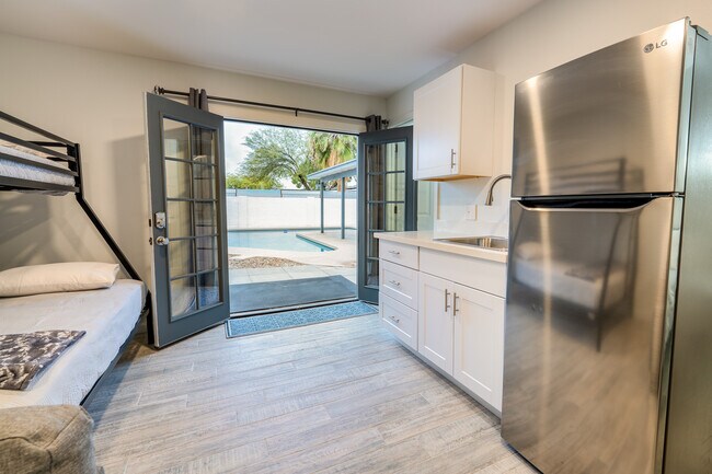 Casita Kitchenette - 1219 W 10th Pl