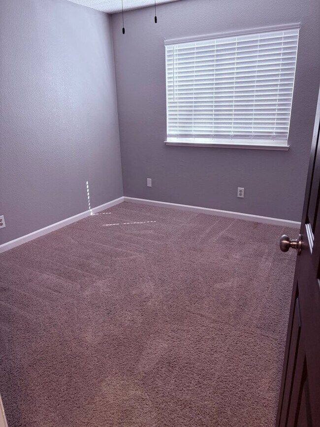 Building Photo - Beautiful Home in Atwater with Solar