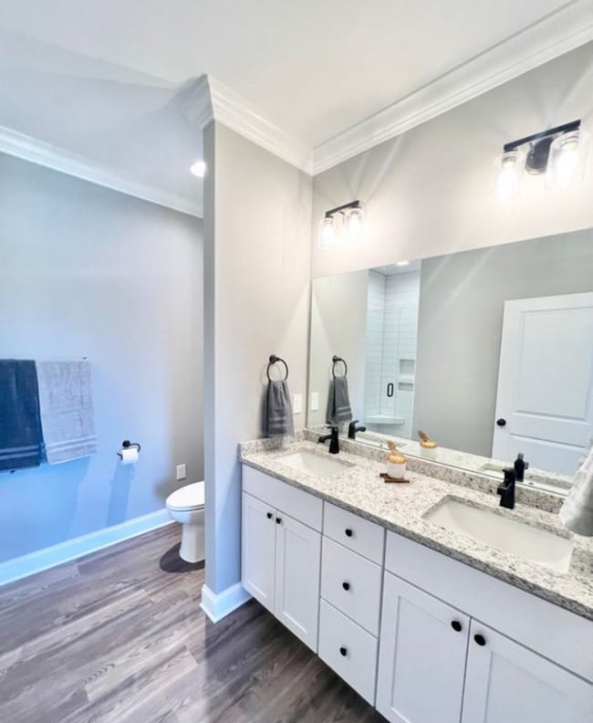 Building Photo - 955 Oakwood Estates Dr