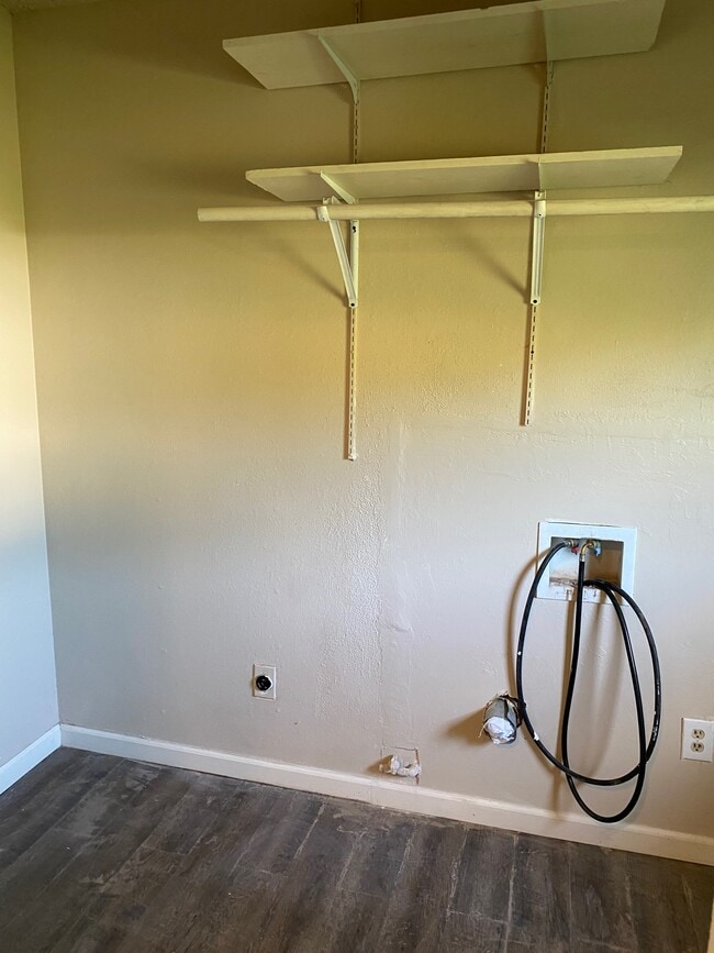 Building Photo - 4808 Sunset Terrace
