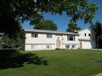 Building Photo - Large 6+ Bedroom House on the West End