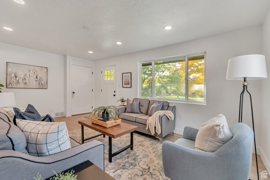 Building Photo - 396 N 100 E