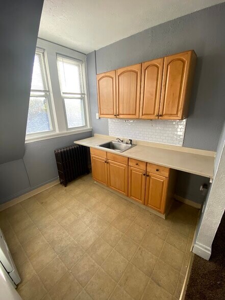 Kitchen - 3859 Brownsville Rd
