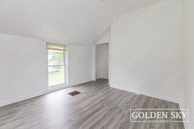 Building Photo - 717 N Mulberry St