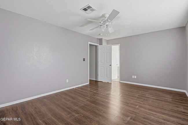 Building Photo - 305 De Palma Pl