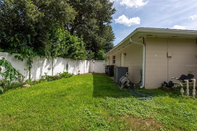 Building Photo - 3175 Lake Anderson Ave