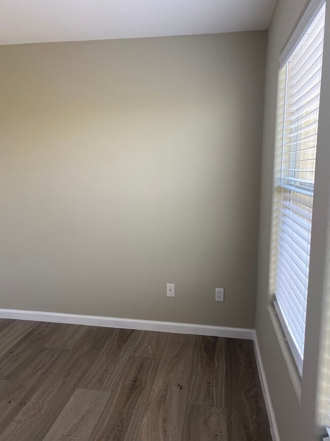 Building Photo - Remarkable totally renovated 2bed 2bath townhome is SW Las Vegas