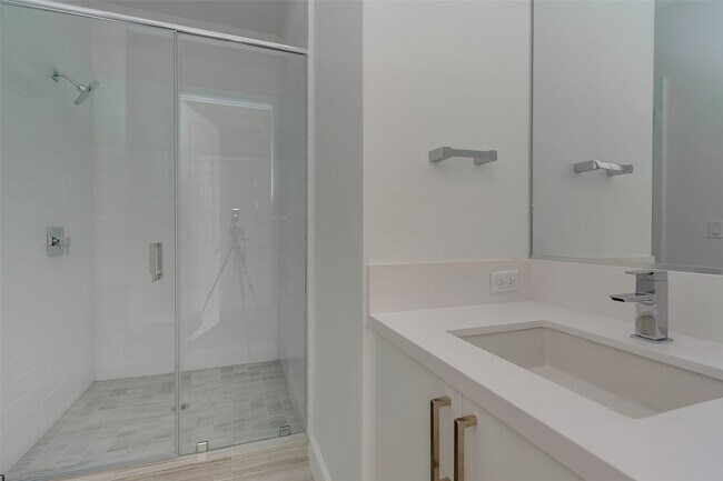 Building Photo - 1211 Caroline St