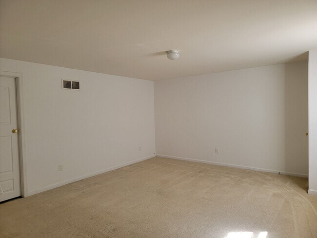 Building Photo - 407 Champs Ln