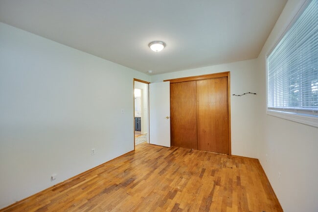 Building Photo - Charming House For Rent in Burien! Full Si...
