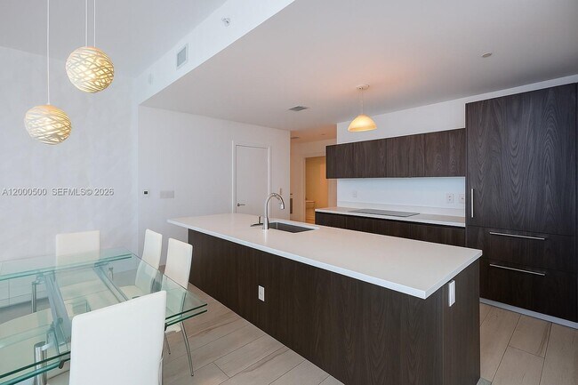 Building Photo - 480 NE 31st St