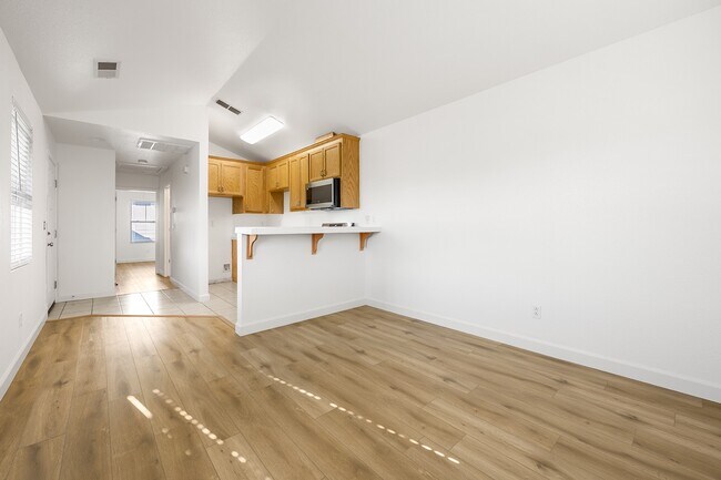 Building Photo - 2025 Northfield Dr