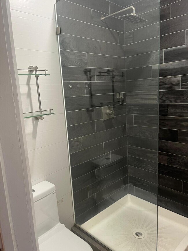 Building Photo - 1144 E Grand St