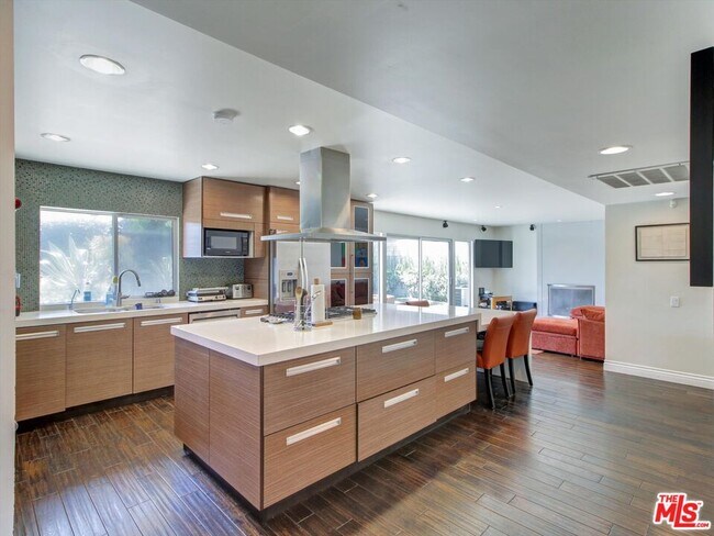Building Photo - 6763 Radlock Ave