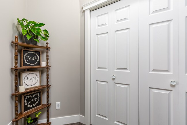 Building Photo - 723 Cox Ct