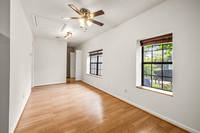 Building Photo - 3515 Avenue R