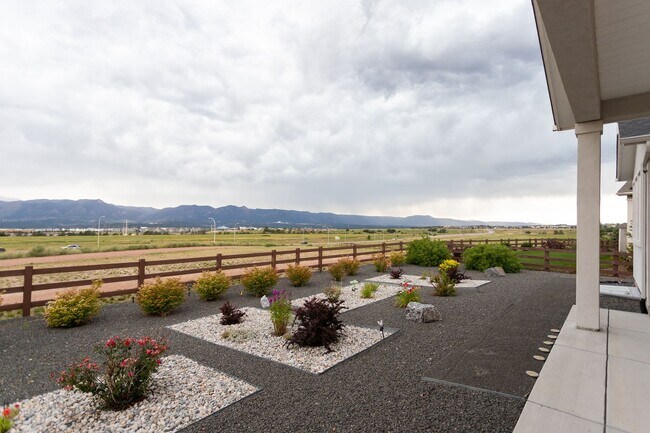 Building Photo - Experience the Perfect Blend of Nature and Luxury!!!