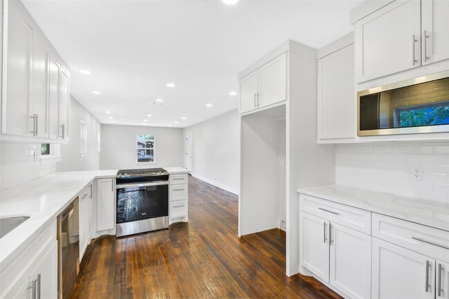 Building Photo - 312 Maple Ave