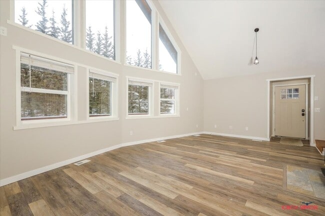 Building Photo - Enchanting Chalet-Style 3-bedroom, 2-bathroom Home!