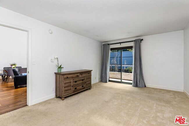 Building Photo - 1633 S Bentley Ave