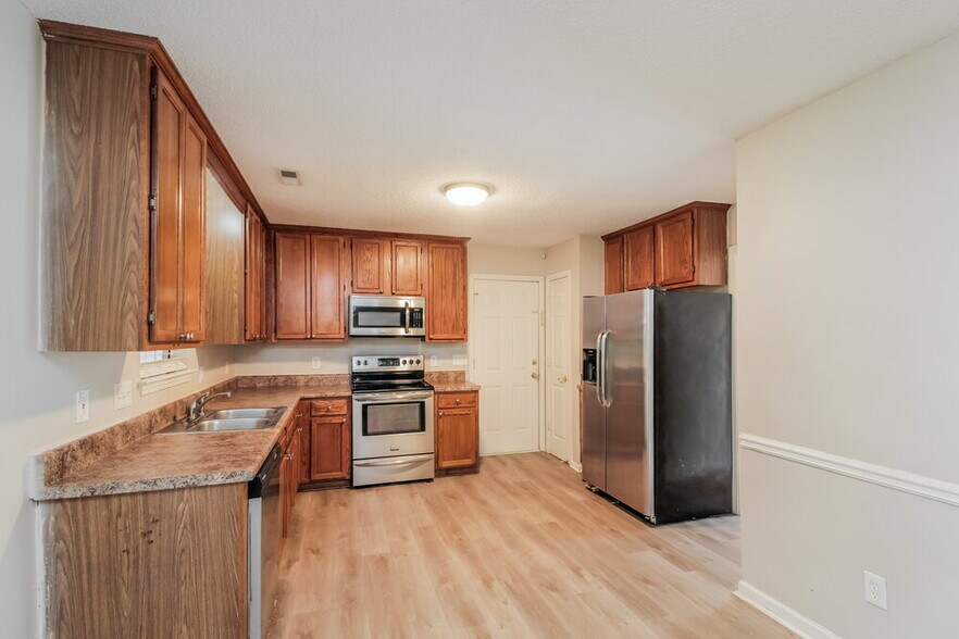 Building Photo - 8433 Woodford Bridge Dr